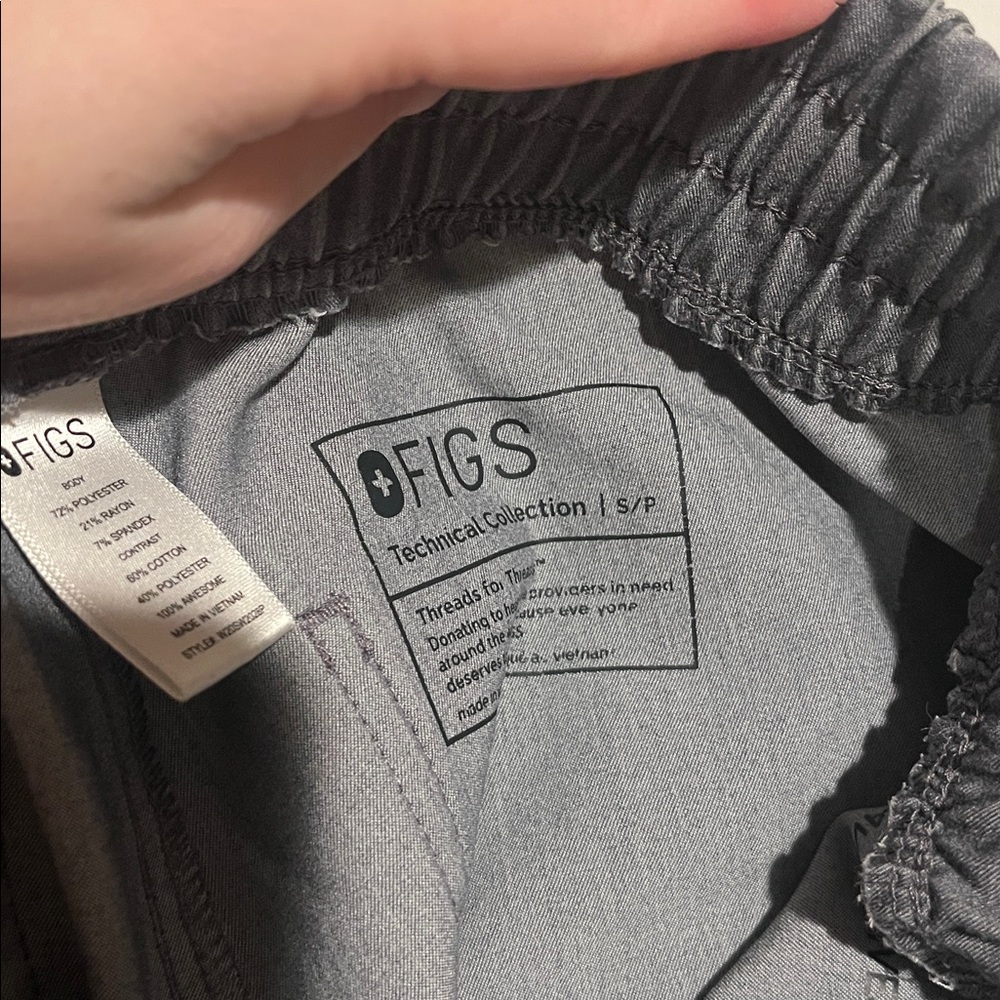 Figs Charcoal Scrub set - Picture 2 of 3